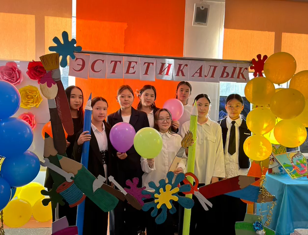 Творческие игры на переменах, в рамка недели методического объединения эстетического цикла.